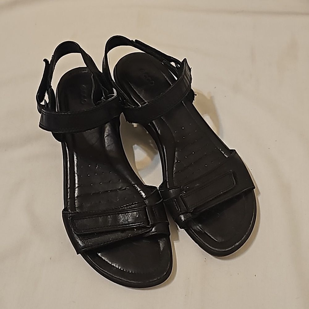 Ecco Black Leather velcro-Strap Sandals size 39  (9 )